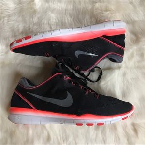 Nike FREE wmns 9.5 Black bright crimson shoe